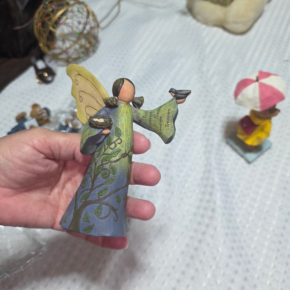 ROBIN DAVIS STUDIOS NATURES BLESSINGS  TREASURE ANGEL FIGURINE